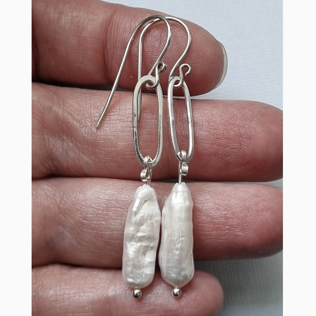 Tidepool – Baroque Pearl + Hammered Oval Earrings