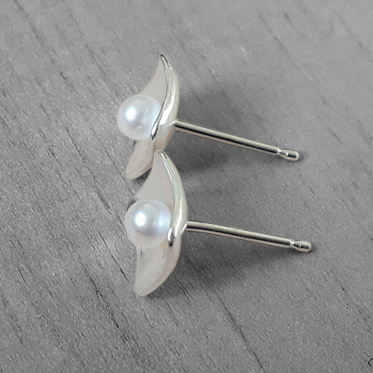 Pearl Radiance – Fine Silver Stud Earrings