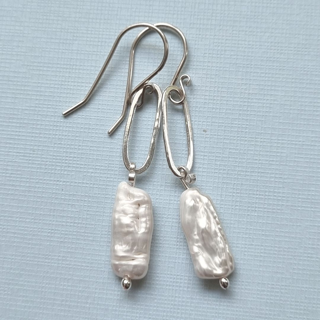 Shoreline – Baroque Pearl + Hammered Oval Earrings